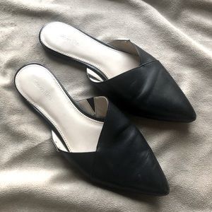 Calvin Klein sz 5.5 Pointed Black work slides